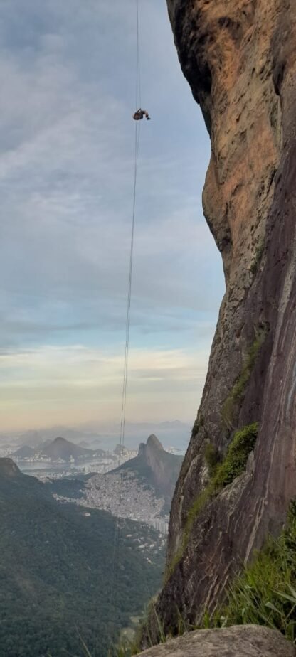 Conquista Suprema: Rapel no Rosto do Imperador 147 m na Pedra da Gávea - Imagem 12