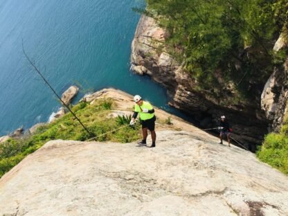 Trilha + Rapel na Gruta do Cachorro ou Garganta do Morcego em Barra de Guaratiba - Rio de Janeiro - RJ
