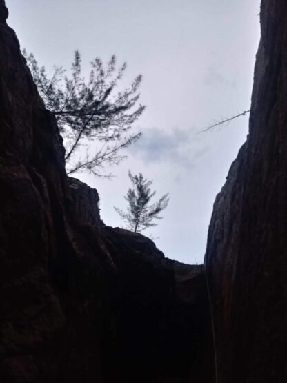 Trilha + Rapel na Gruta do Cachorro ou Garganta do Morcego em Barra de Guaratiba - Rio de Janeiro - RJ - Imagem 4